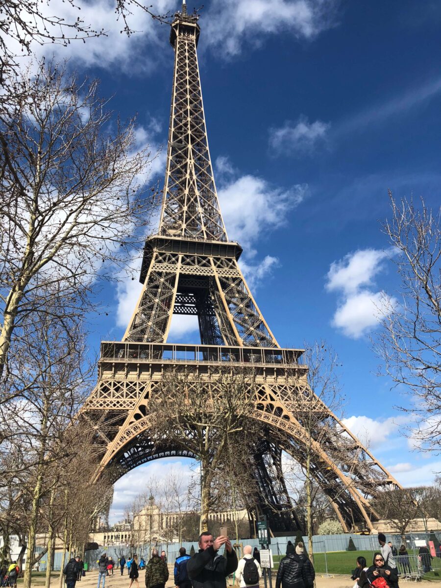 Image depicts the famous Eiffel Tower