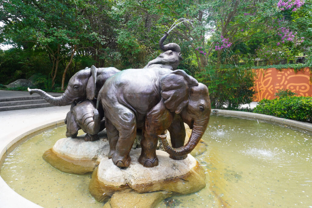 Image of the elephant statue at the Dallas Zoo.