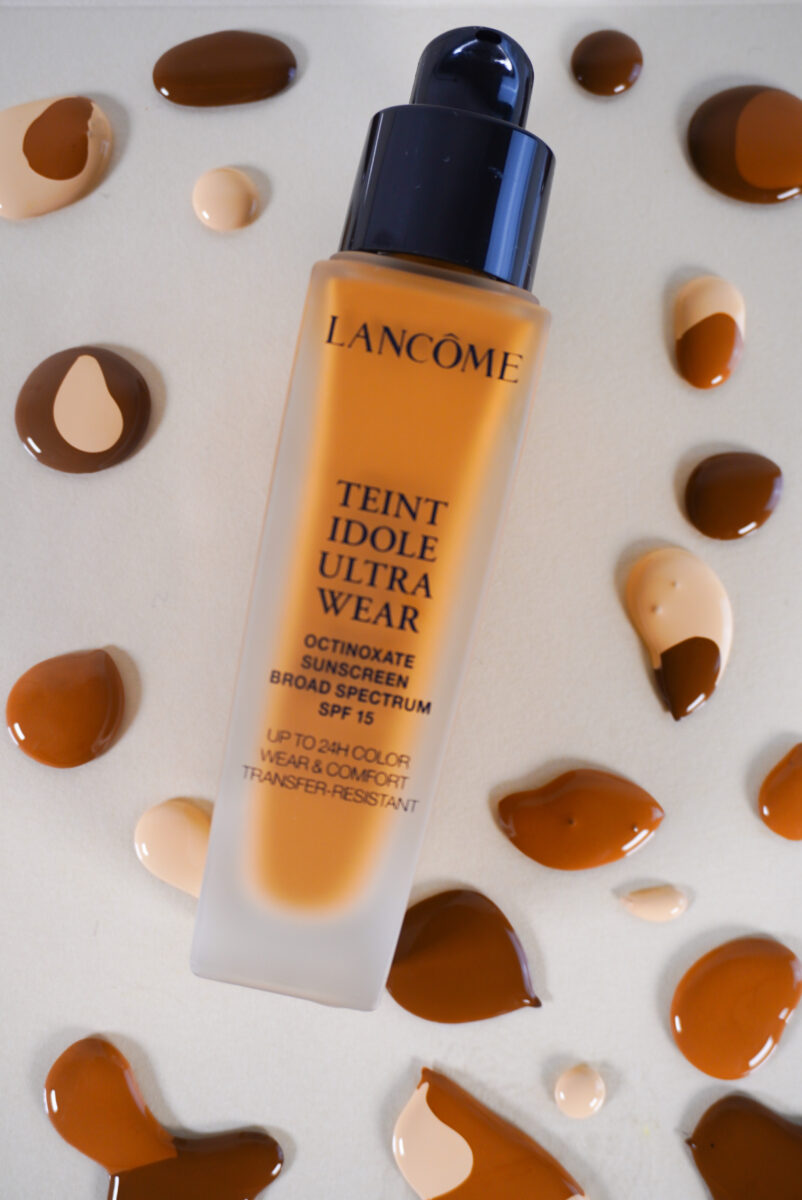 Image of the Lancome Teint Idole foundation laid against paint