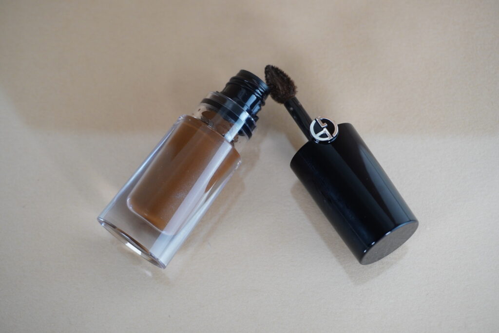 Image of the Armani Eye Tint with the cap off.