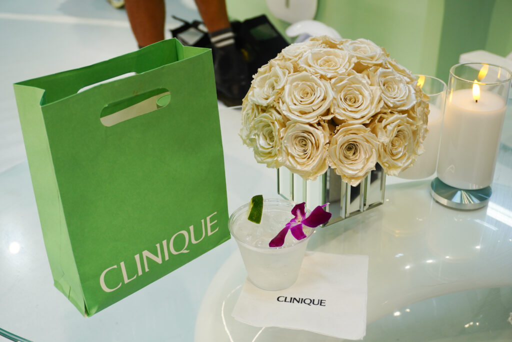 Image of the Clinique goodie bag.