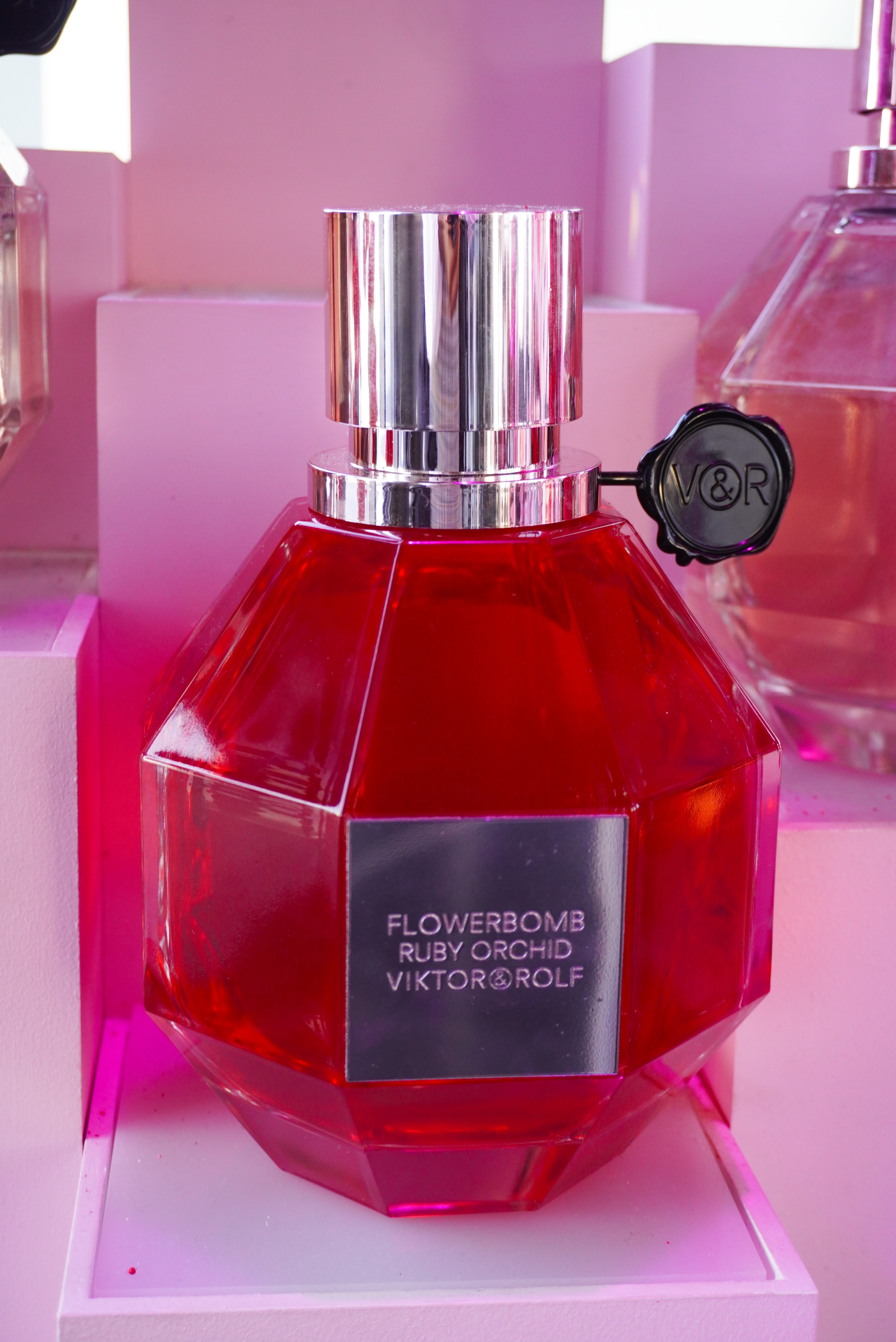 Image of the Viktor & Rolf Flowerbomb Ruby Orchid perfume prop.